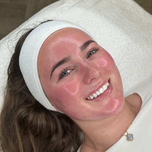 Gesichtsmaske während einer Hautpflegebehandlung